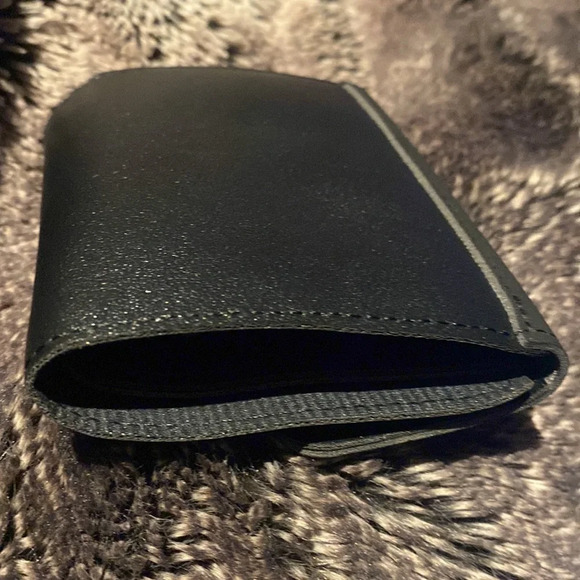 Fashion  Vegan Leather V logo small wallet New - Picture 8 of 11